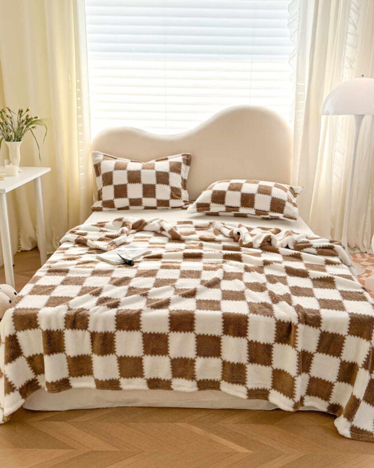 Mid-Century Linen-Shade Throw Blanket — view 7